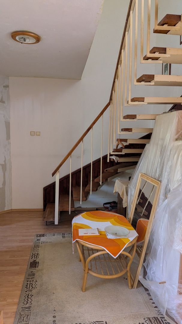 Radový domček na Zobore s výhľadom na mesto, Ružová ulica, garáž