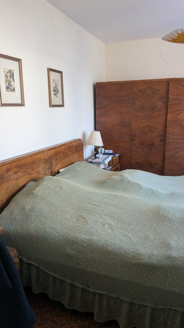 Radový domček na Zobore s výhľadom na mesto, Ružová ulica, garáž