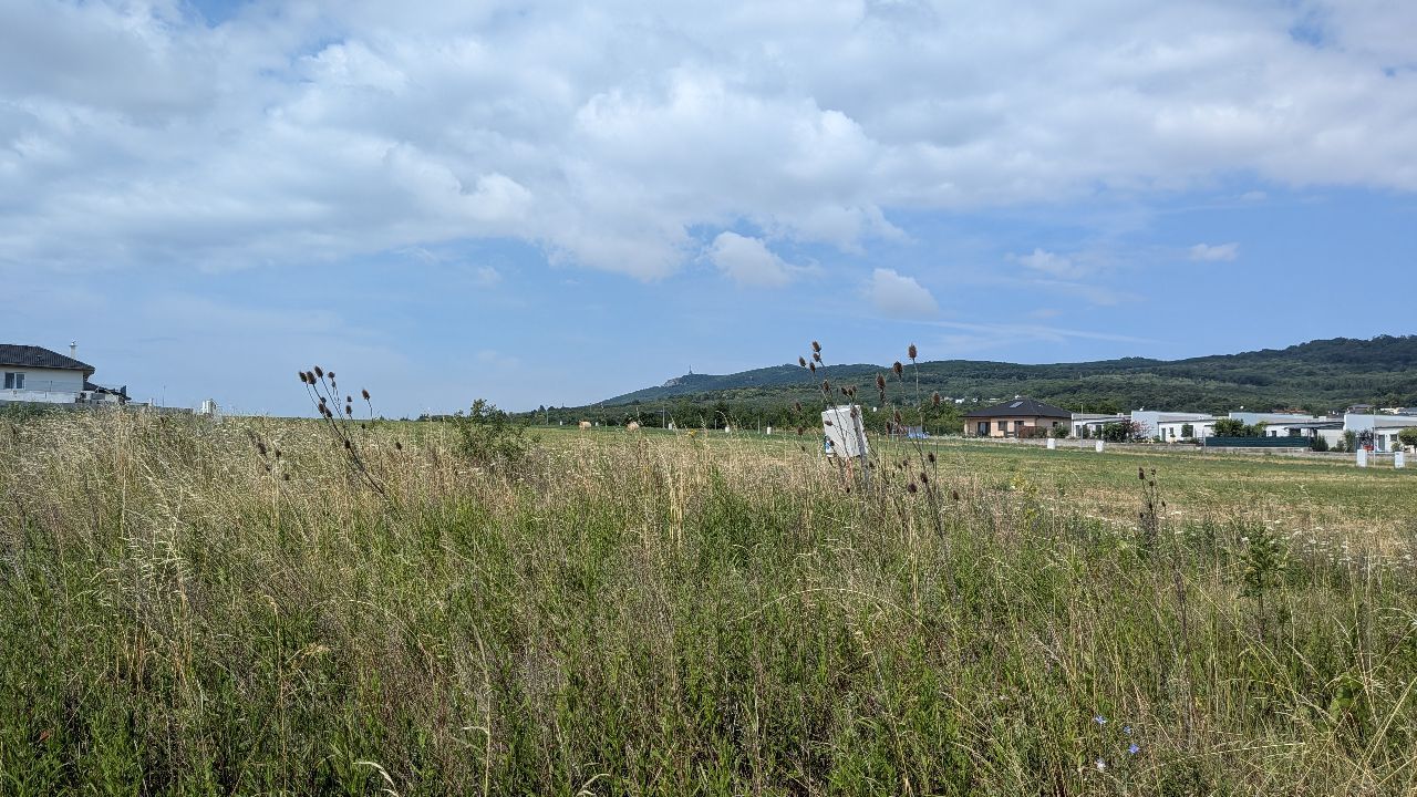 Stavebný pozemok 663 m2 v obci Štitáre s pekným výhľadom na Žibricu