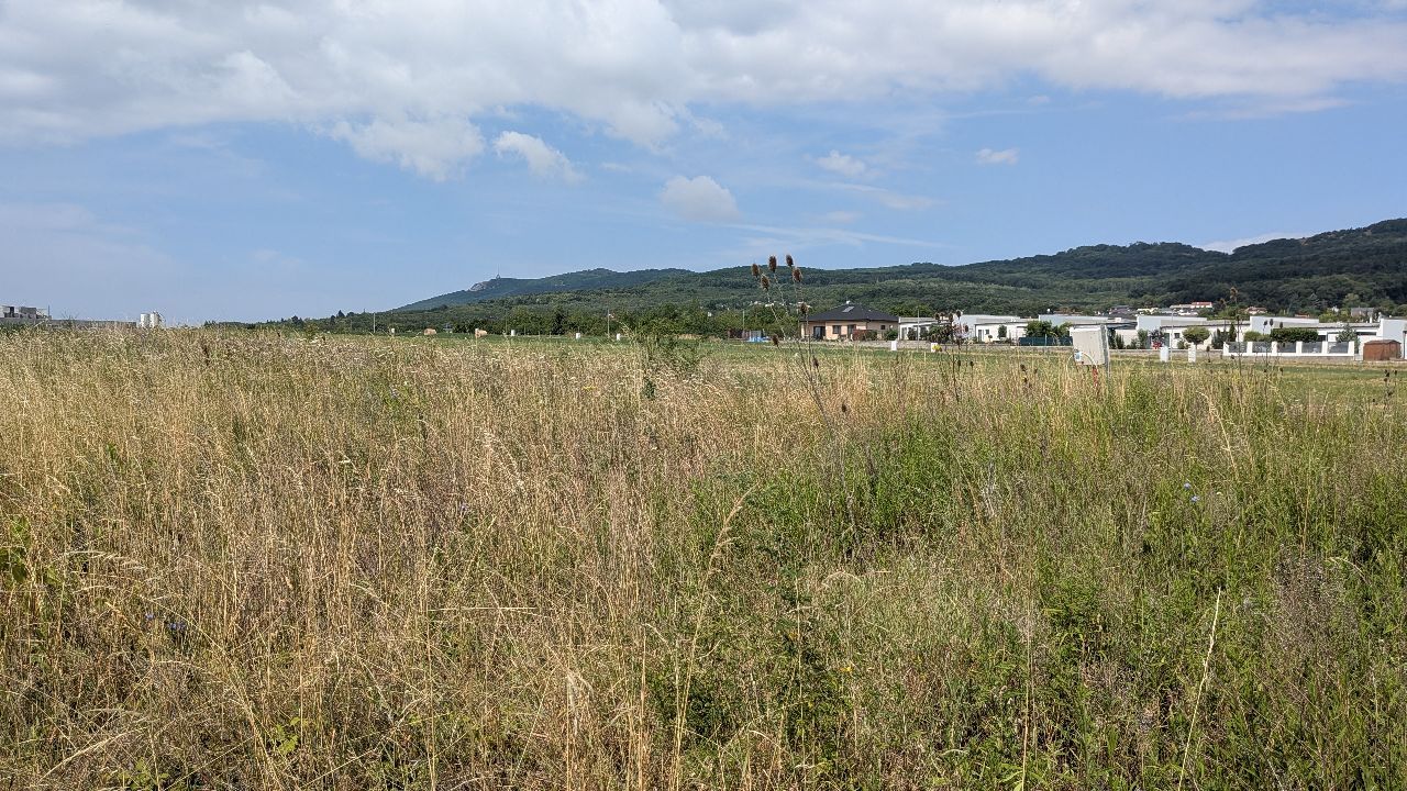 Stavebný pozemok 663 m2 v obci Štitáre s pekným výhľadom na Žibricu