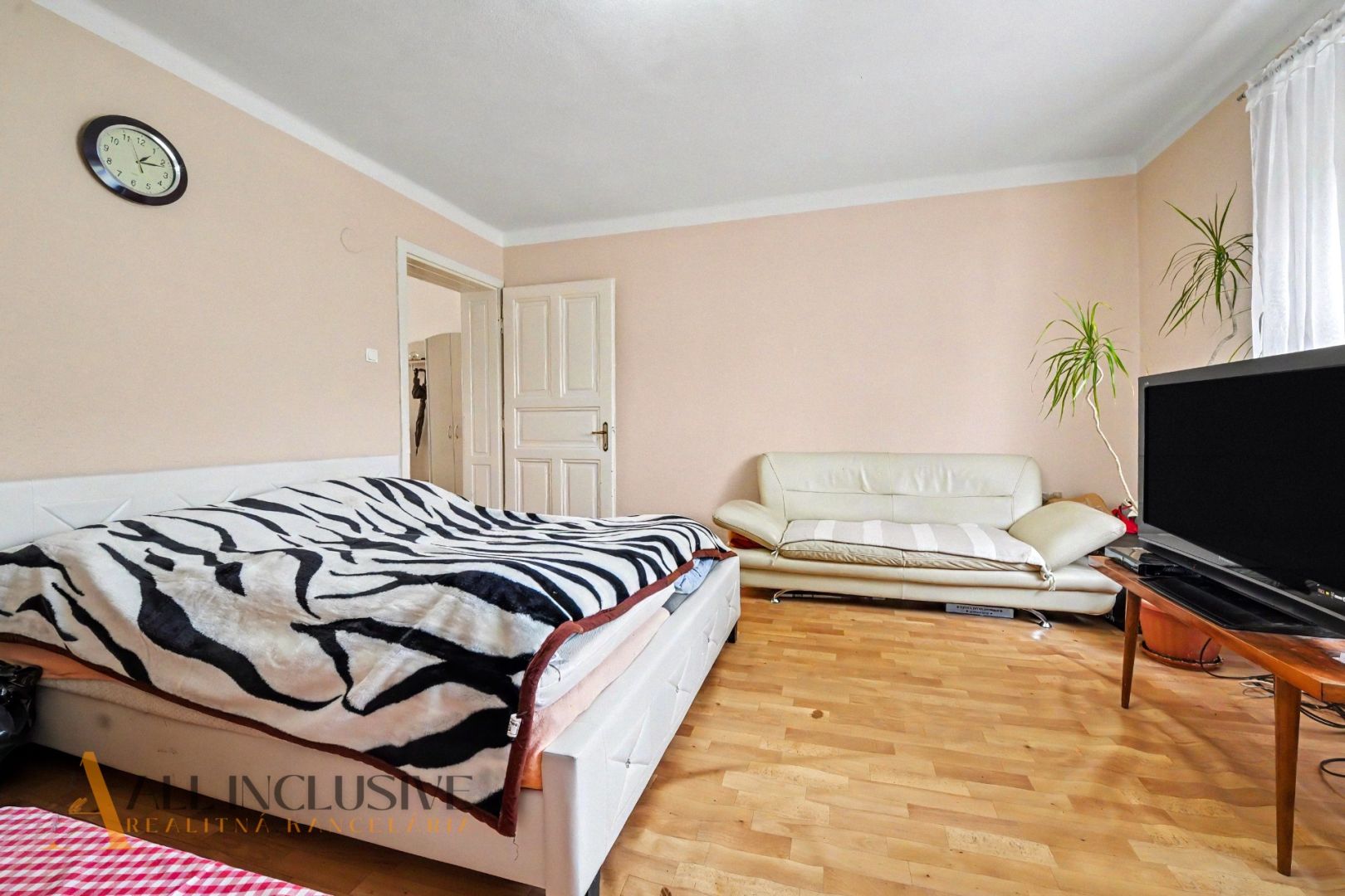 External property image