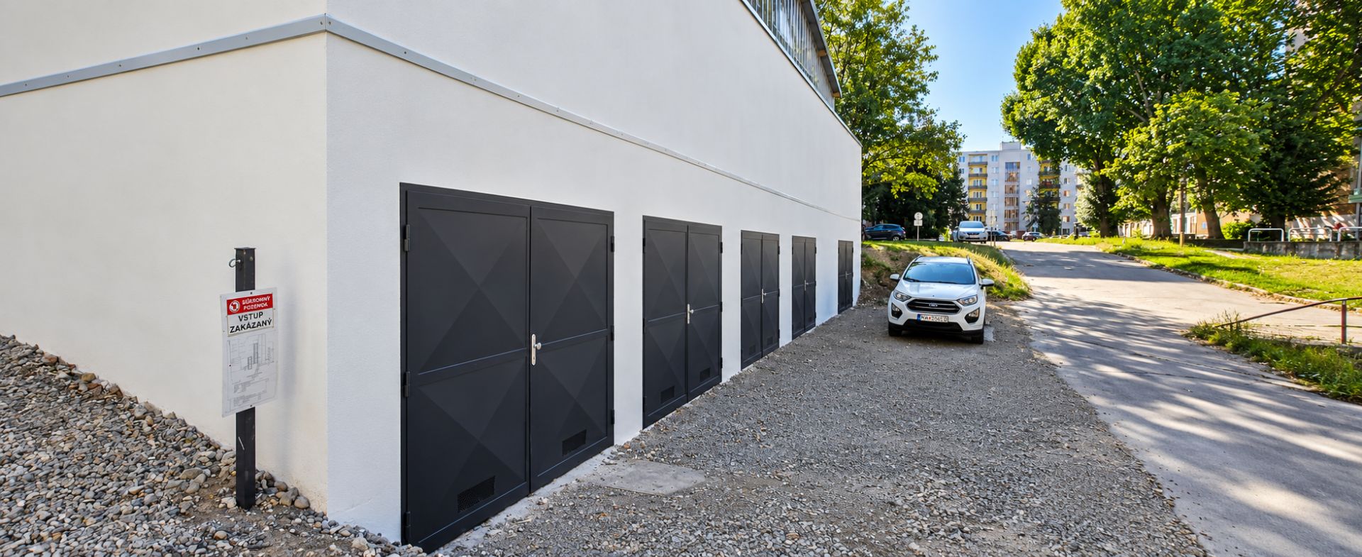 TOP:Nie je to len garáž! 49 m² priestoru s množstvom možností využitia