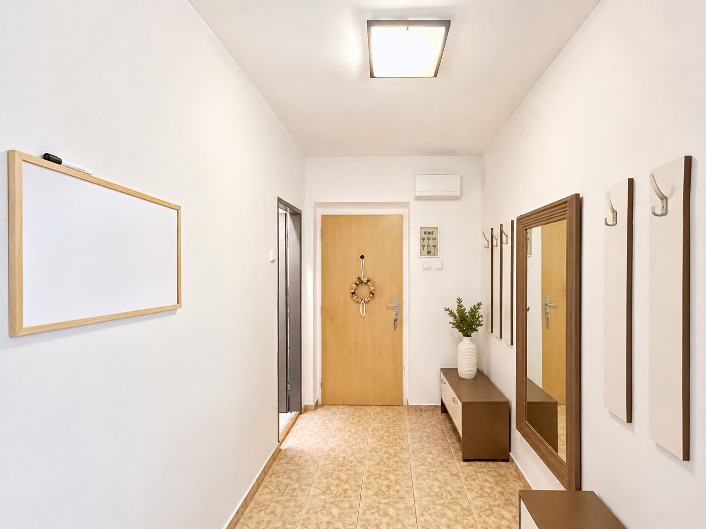 4-izbový byt 93m² s garážou, záhradou a vlastným pozemkom – Jahodná
