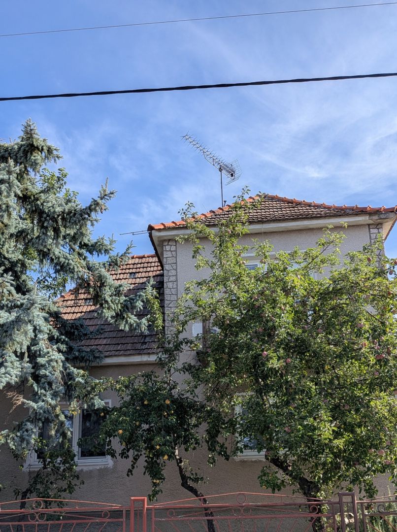 Starší dom na Chrenovej s pozemkom 1116m2, možnosť stavby druhého domu