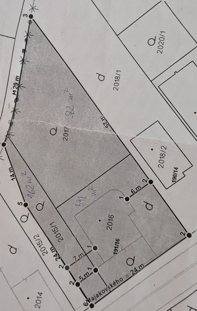 Starší dom na Chrenovej s pozemkom 1116m2, možnosť stavby druhého domu