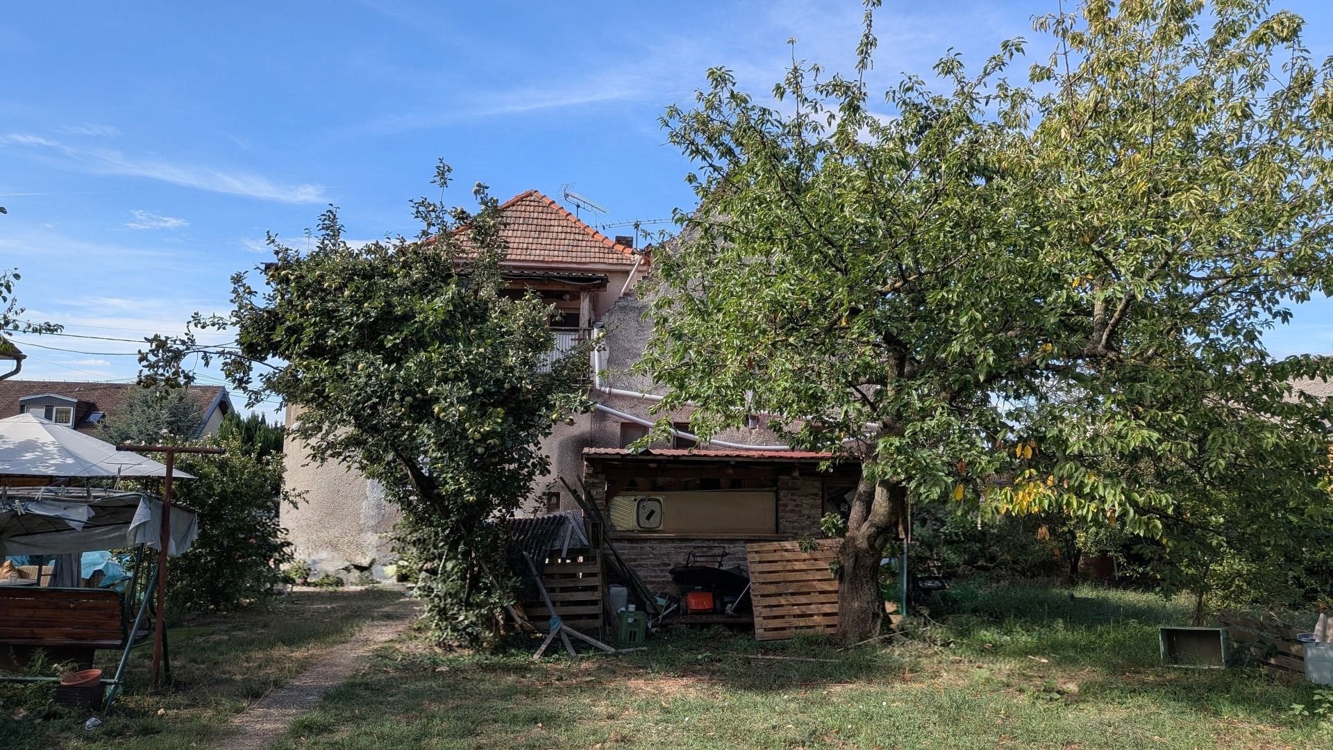 Starší dom na Chrenovej s pozemkom 1116m2, možnosť stavby druhého domu