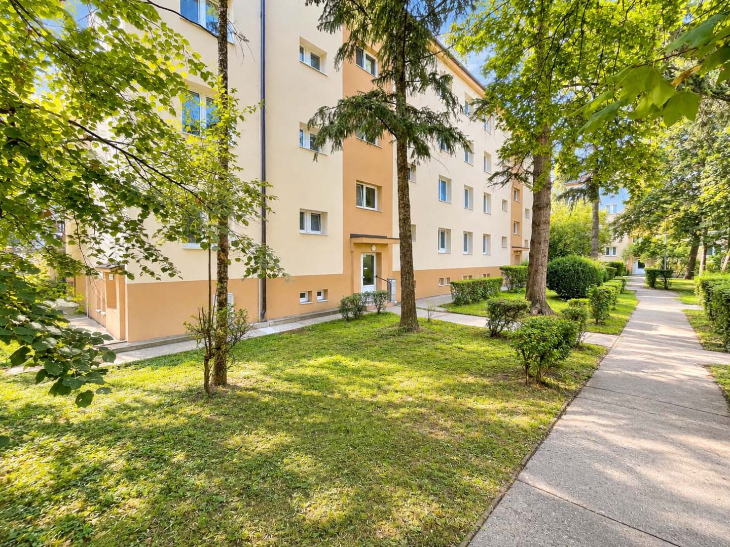 PRIPRAVUJEME | 2-izbový byt, 56 m² + balkón, Ľ. Podjavorinskej, Trnava