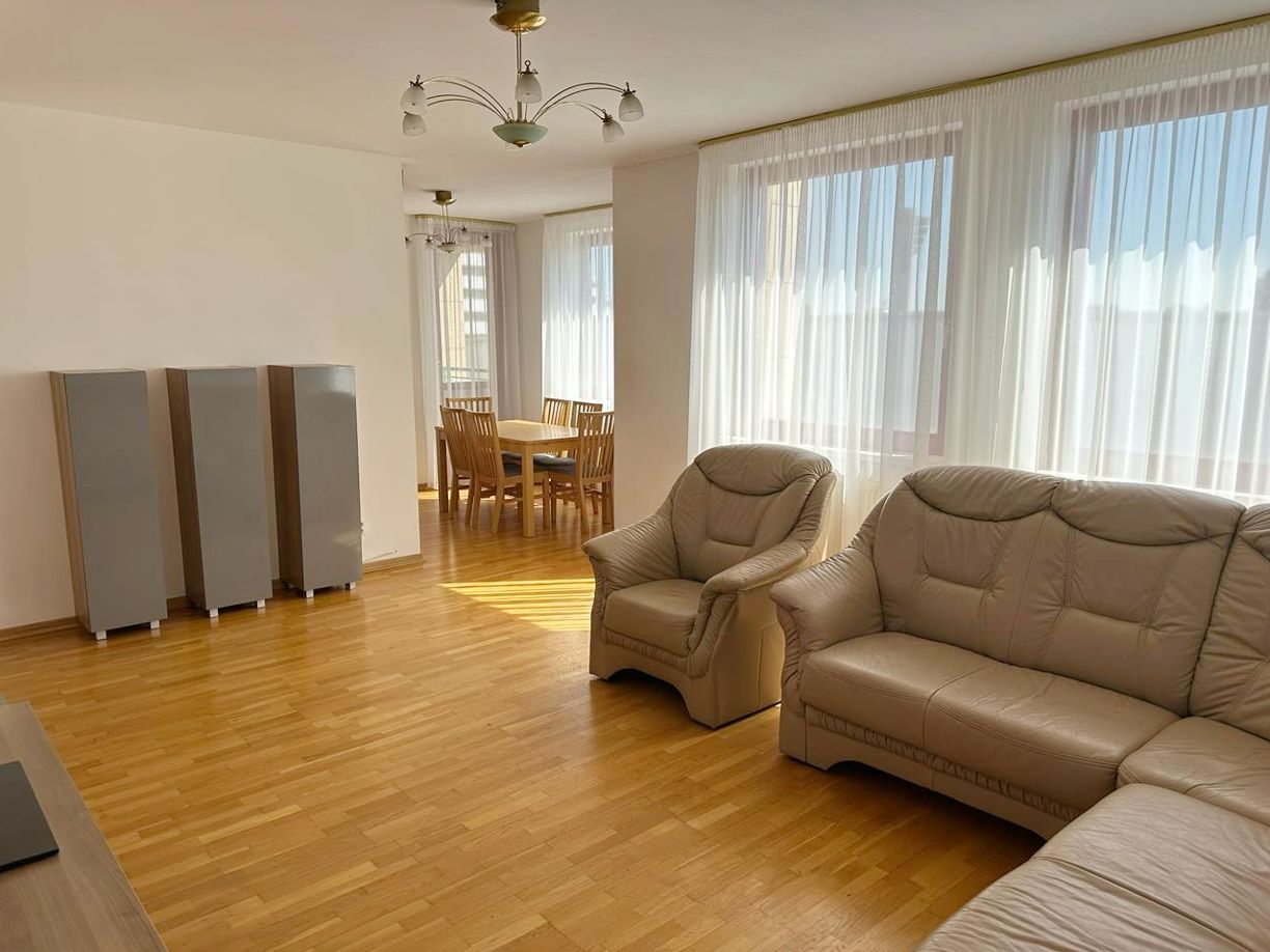 PRENÁJOM – Zariadený 4 izbový byt na ulici Vajnorská v Bratislave