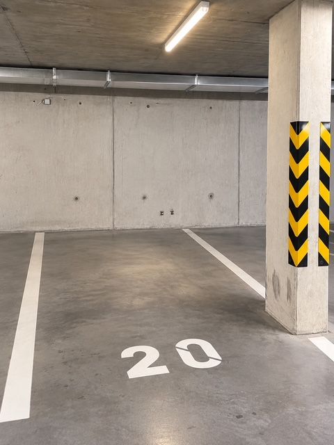 Kvalitne zariadený 2-izbový byt s loggiou, pivnič. kobkou, parkovaním