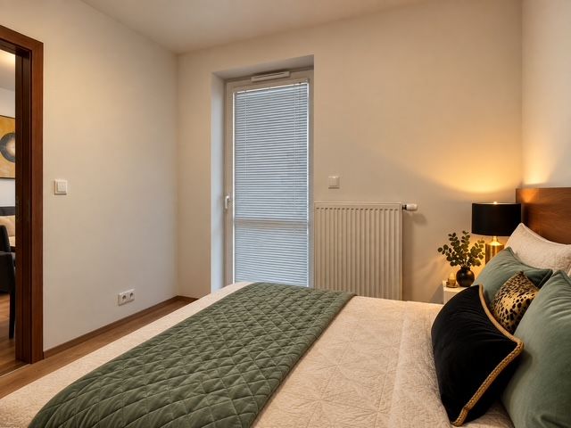 Kvalitne zariadený 2-izbový byt s loggiou, pivnič. kobkou, parkovaním