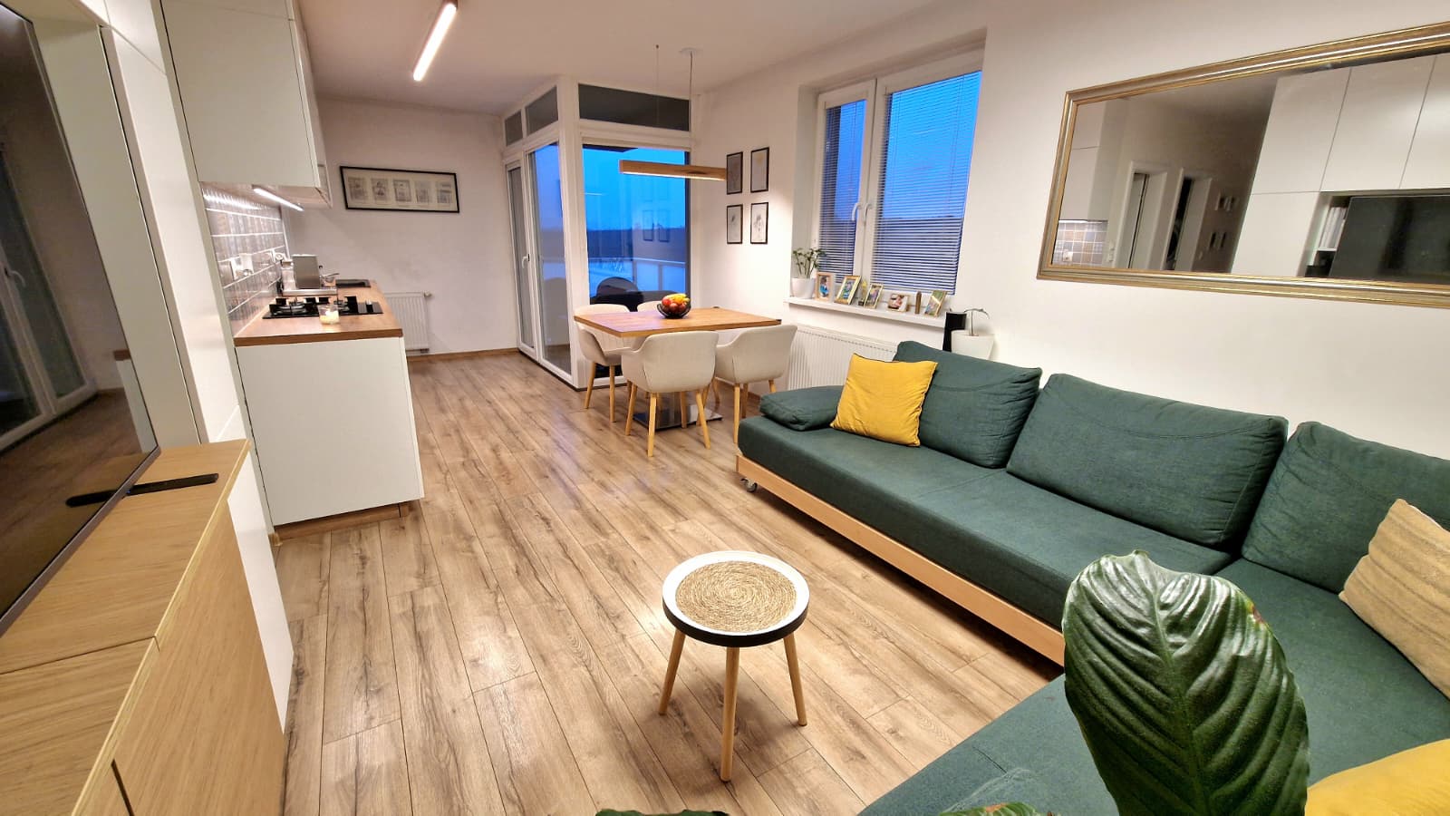 Štýlový 2,5-izbový byt s výhľadom na Malé Karpaty – Viničné, Lipová ul