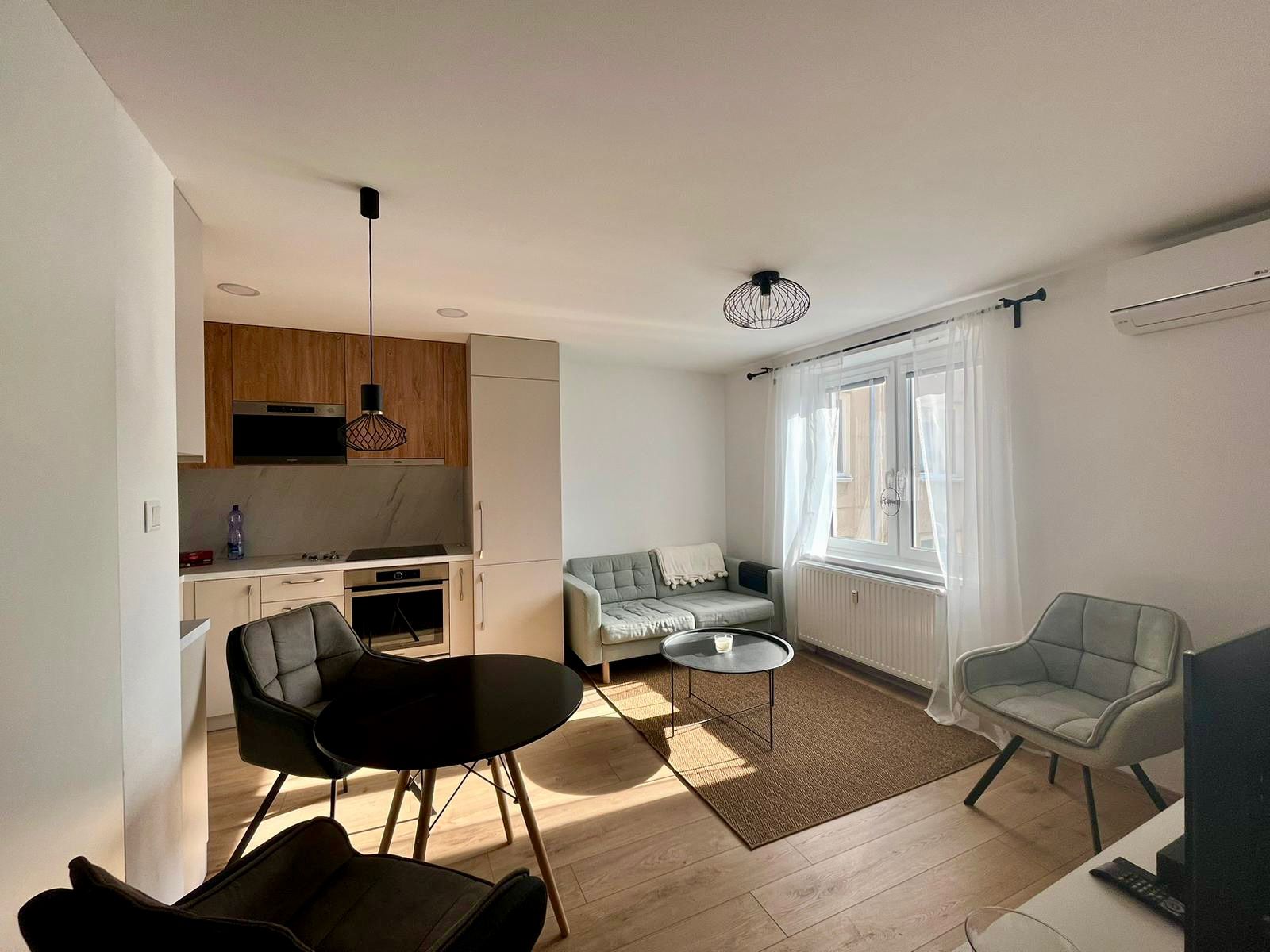 PRENÁJOM – 3-izbový krásny kompletne zrekonštruovaný byt – Mostná