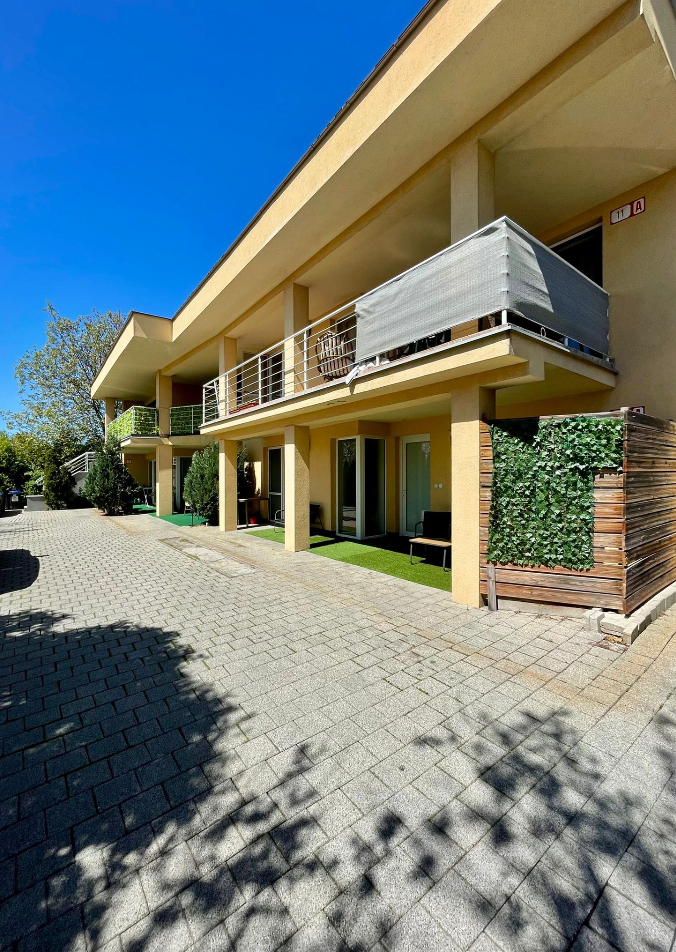 PREDAJ – 3-izbový byt s terasou, tichá lokalita s výhľadom na Nitru