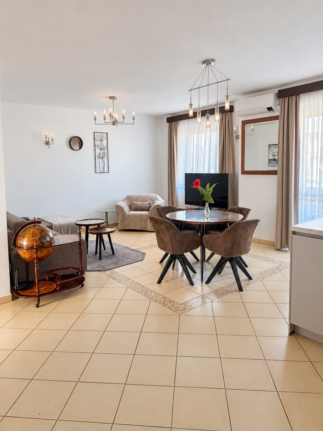 PRENÁJOM – 3-izbový zariadený byt s balkónom a garážou – Šustekova
