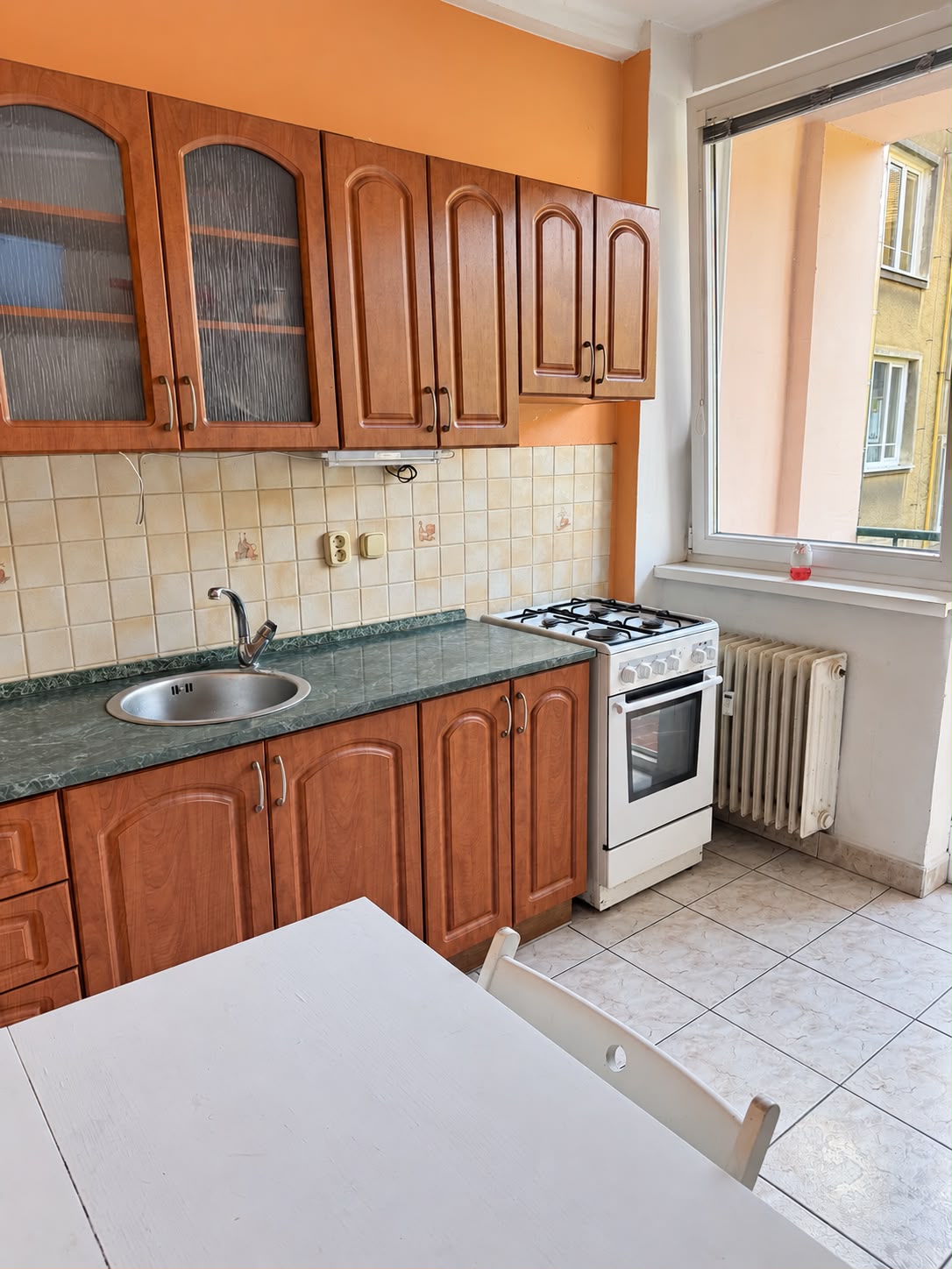 PREDAJ – 1-izbový byt s balkónom do zelene, Bukureštská – Staré Mesto