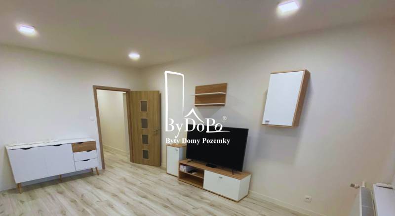obyu0301vacia izba 2.jpg